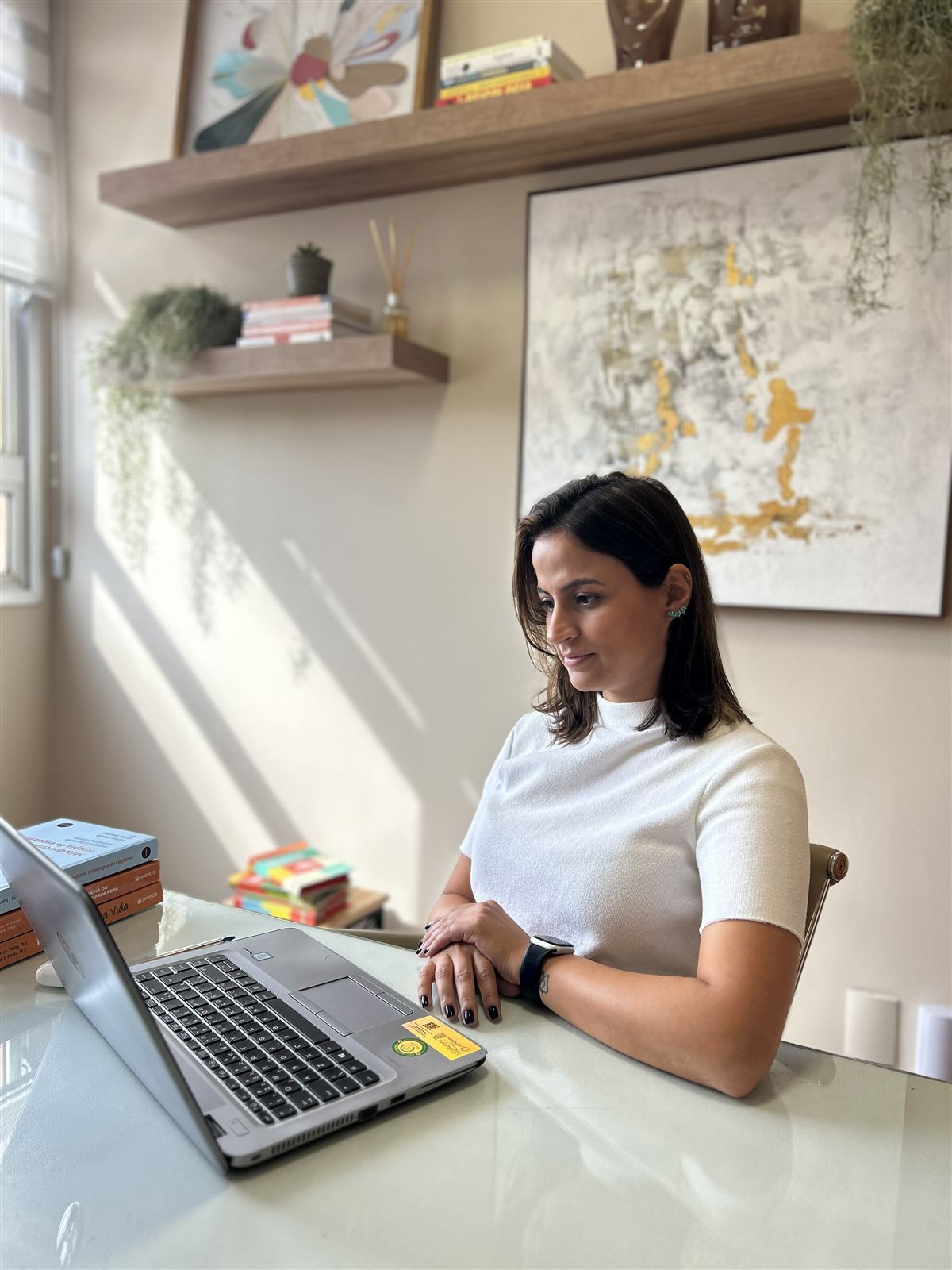 Gabriela Matos durante um atendimento online